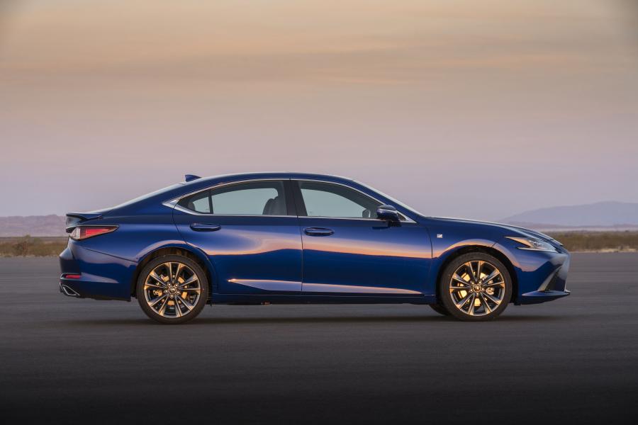 Lexus ES350 F-Sport 2018 года  (NA) (фото 11 из 47)